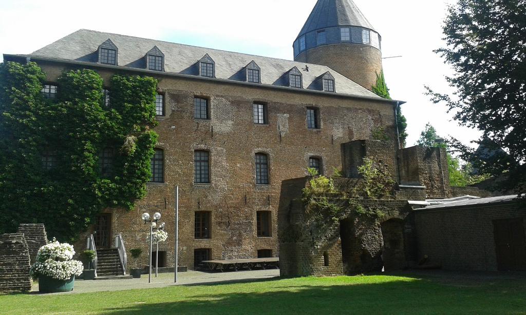 Ferienhaus Burgblick Brueggen Номер фото